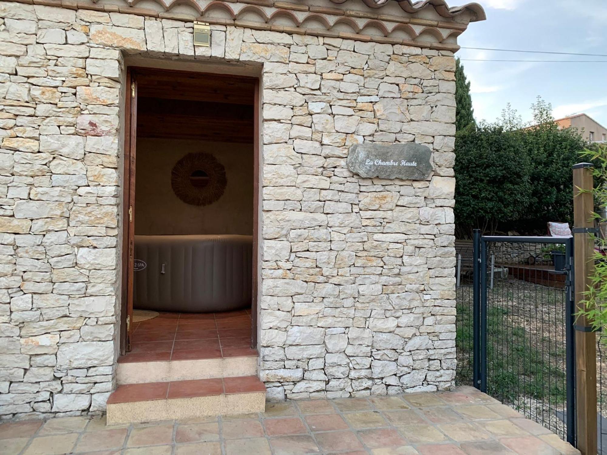 La Chambre Haute Et Son Spa 尼姆 外观 照片